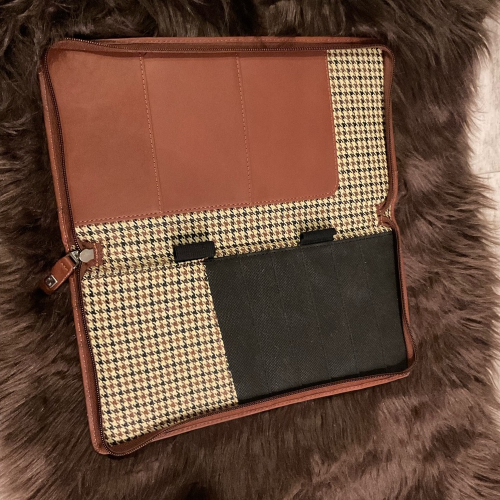 Travel documents wallet like new condition